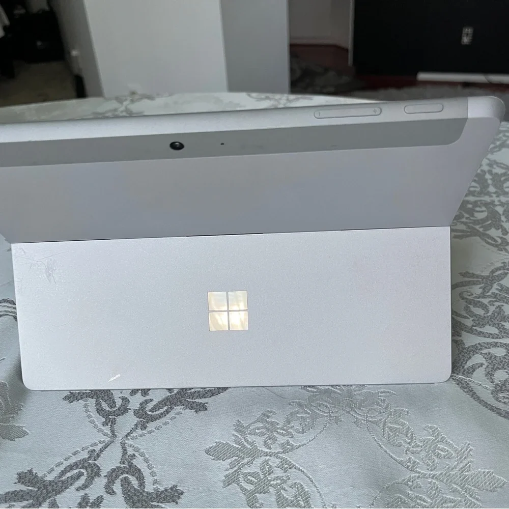 Microsoft Surface Go
